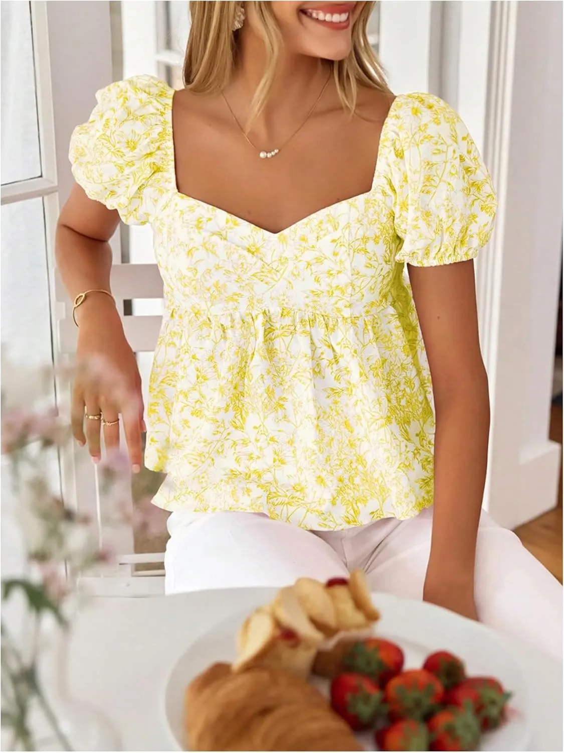 WDIRARA Women's Floral Print Sweetheart Neck Puff Short Sleeve Blouse Smocked Ruffle Hem Peplum Top