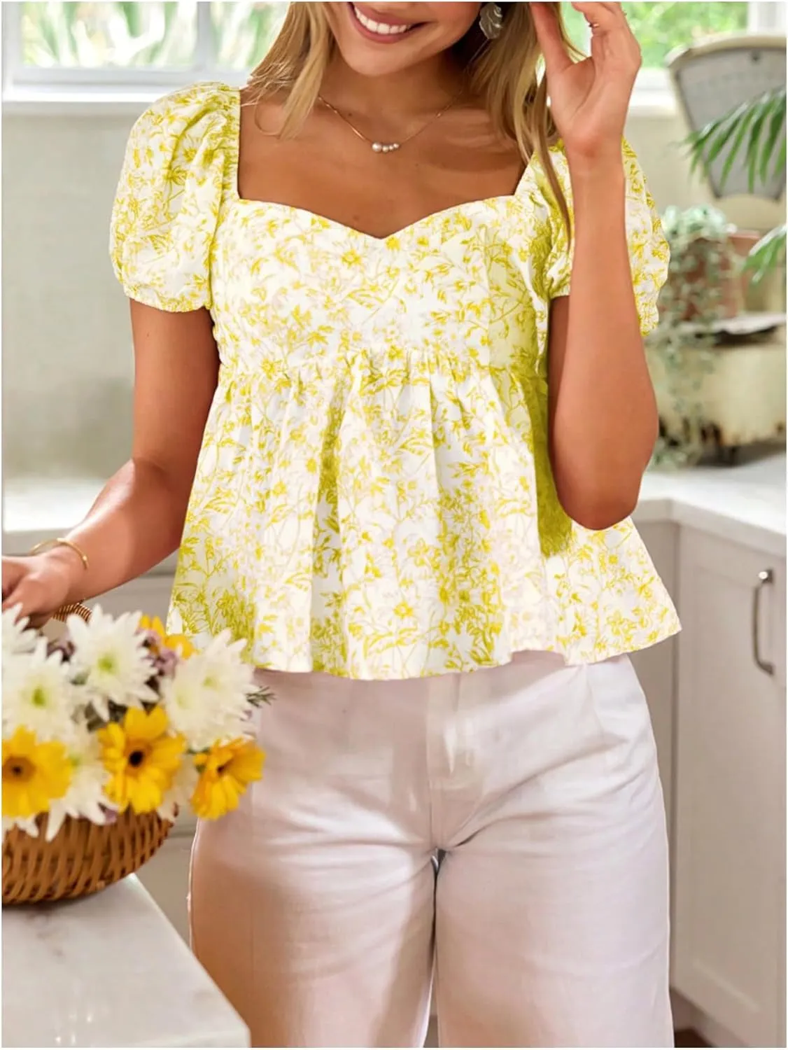 WDIRARA Women's Floral Print Sweetheart Neck Puff Short Sleeve Blouse Smocked Ruffle Hem Peplum Top